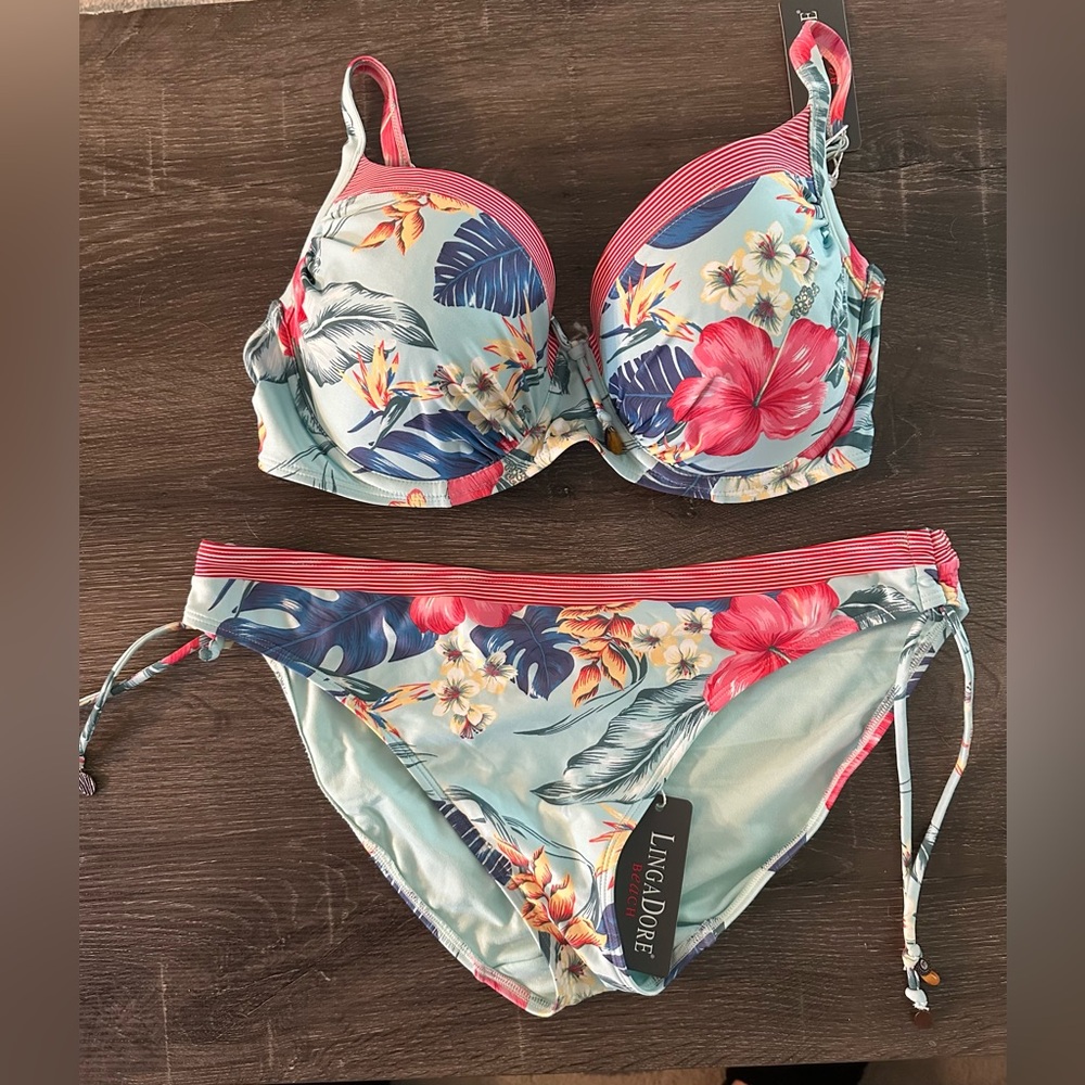 Vibrant Floral Bikini Set with Adjustable Straps and Tie-Side Bottom NWT size 16